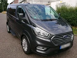Grau Gebraucht 2022 Ford Tourneo Custom Titanium Van / Kleinbus | 39.100 € (Fairer Preis)