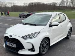 Weiß Gebraucht 2023 Toyota Yaris Team Limousine | 17.750 € (Guter Preis)