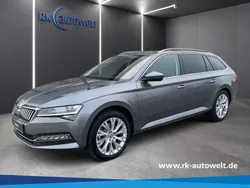 Graphite grau metallic Gebraucht 2023 Skoda Superb Style Kombi | 47.980 € (Fairer Preis)