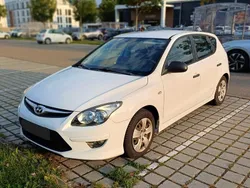Weiß Gebraucht 2011 Hyundai i30 Kombi | 6.000 € (Teuer)