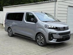 Artense grau artense grau Neu 2025 Peugeot Traveller Premium Van / Kleinbus | 44.579 € (Fairer Preis)