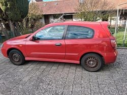 Rot Gebraucht 2005 Nissan Almera Kleinwagen | 1.800 €