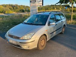 Grau Gebraucht 2001 Ford Focus Kombi | 1.000 €