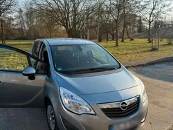 Grau Gebraucht 2012 Opel Meriva Van / Kleinbus | 2.700 € (Teuer)