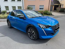 Blau Gebraucht 2020 Peugeot e-208 GT Kleinwagen | 16.490 € (Fairer Preis)
