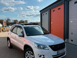 Weiß Gebraucht 2009 VW Tiguan R-line SUV | 9.850 € (Etwas zu teuer)