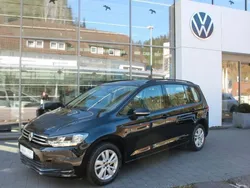 Schwarz deep black perleffekt metallic Gebraucht 2024 VW Touran Comfortline Van / Kleinbus | 32.490 € (Fairer Preis)