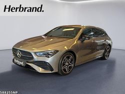 Grau Gebraucht 2025 Mercedes CLA200 Shooting Brake AMG Kombi | 39.500 €