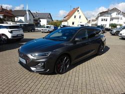 Grau Gebraucht 2023 Ford Focus ST Limousine | 32.490 € (Fairer Preis)