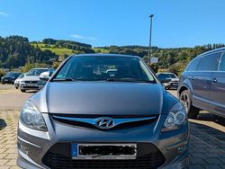 Grau Gebraucht 2012 Hyundai i30 Limousine | 4.199 € (Fairer Preis)