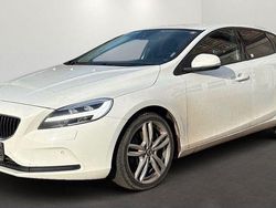 Weiß Gebraucht 2017 Volvo V40 Momentum Limousine | 12.300 € (Fairer Preis)