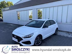 Weiss Gebraucht 2024 Hyundai i30 Advantage Limousine | 23.590 € (Fairer Preis)