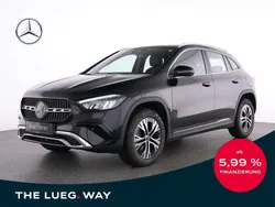 Schwarz metalliclack kosmossch Gebraucht 2024 Mercedes GLA200 Progressive SUV | 36.980 € (Guter Preis)