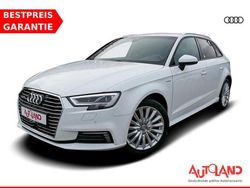 Weiss Gebraucht 2017 Audi A3 Comfort Limousine | 18.990 €