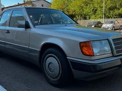 Beige Gebraucht 1992 Mercedes 200 Limousine | 12.900 €