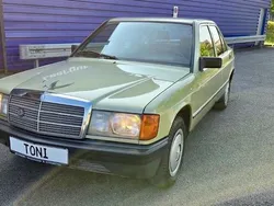 Grün Gebraucht 1984 Mercedes 190 Limousine | 4.990 €