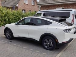 Weiß Gebraucht 2022 Ford Mustang Mach-E Extended Range SUV | 31.500 € (Superpreis)