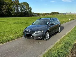 Gebraucht 2016 Skoda Octavia Style Kombi | 9.000 € (Fairer Preis)