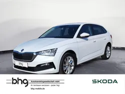 Moonweiß perleffekt/moonweiss metallic met. Gebraucht 2023 Skoda Scala Style Kleinwagen | 23.460 € (Teuer)
