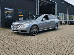 Grau Gebraucht 2012 Mercedes E200 Kombi | 8.333 €