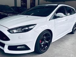 Weiß Gebraucht 2018 Ford Focus ST Limousine | 10.990 € (Superpreis)