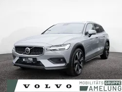 Grau Gebraucht 2024 Volvo V60 CC Plus Kombi | 41.890 € (Guter Preis)