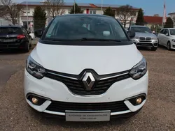 Weiß Gebraucht 2017 Renault Scénic IV Bose Edition Van / Kleinbus | 15.495 € (Fairer Preis)