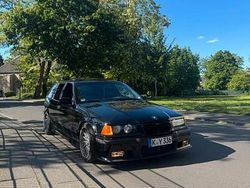 Schwarz Gebraucht 1997 BMW 323 M Sport Kombi | 7.499 €
