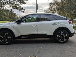 Weiß Gebraucht 2021 Citroën C4 PureTech Limousine | 15.490 € (Fairer Preis)