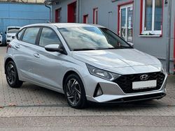 Silber Gebraucht 2023 Hyundai i20 Limousine | 16.995 €