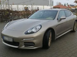 Porsche Panamera 4