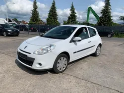 Weiß Gebraucht 2010 Renault Clio II Kleinwagen | 1.650 €