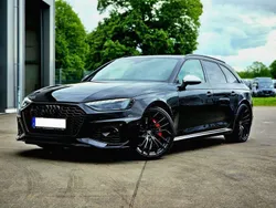 Mythosschwarz metallic (metallic) Gebraucht 2024 Audi RS4 Kombi | 99.880 €