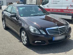 Braun Gebraucht 2009 Mercedes E350 Limousine | 9.900 €