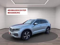Oyster silver metallic Gebraucht 2023 VW Touareg Elegance SUV | 58.880 € (Fairer Preis)