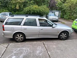 Silber Gebraucht 2001 Opel Vectra Kombi | 800 €