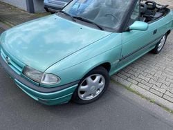 Grün Gebraucht 1996 Opel Astra Cabriolet Edition Cabrio | 2.000 € (Guter Preis)