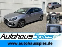 Shimmering silver / met Gebraucht 2021 Hyundai i30 Limousine | 17.490 € (Guter Preis)