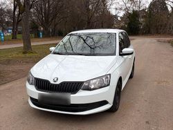 Weiß Gebraucht 2015 Skoda Fabia Cool Edition Kleinwagen | 7.200 € (Fairer Preis)