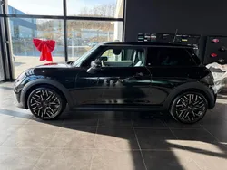 Schwarz Gebraucht 2024 Mini Cooper S Kleinwagen | 32.750 € (Etwas zu teuer)
