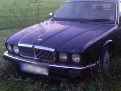 Jaguar XJ40