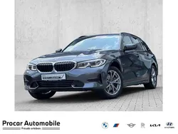 Grau Gebraucht 2022 BMW 320 Sport Line Kombi | 36.790 € (Etwas zu teuer)