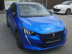 Blau/metallic Gebraucht 2020 Peugeot e-208 GT Kleinwagen | 16.000 € (Fairer Preis)