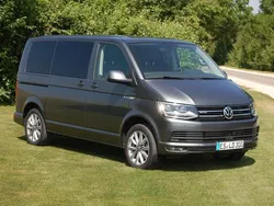 Grau Gebraucht 2016 VW T6 Van | 31.000 € (Guter Preis)