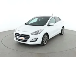 Weiß Gebraucht 2016 Hyundai i30 Passion Limousine | 10.950 € (Fairer Preis)
