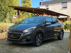 Grau Gebraucht 2019 Peugeot 208 Kleinwagen | 6.900 € (Guter Preis)