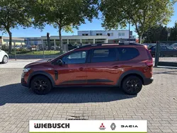 Terracottabraun Gebraucht 2022 Dacia Jogger Extreme Van / Kleinbus | 16.990 € (Fairer Preis)