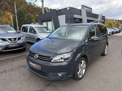 Grau Gebraucht 2015 VW Touran Van / Kleinbus | 12.699 € (Guter Preis)