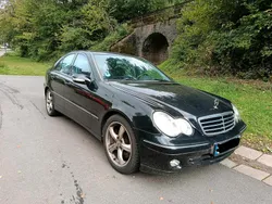 Schwarz Gebraucht 2004 Mercedes C200 Limousine | 1.900 €