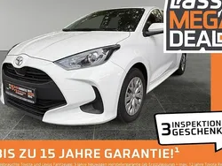 Weiß Gebraucht 2023 Toyota Yaris Comfort Limousine | 13.980 € (Fairer Preis)